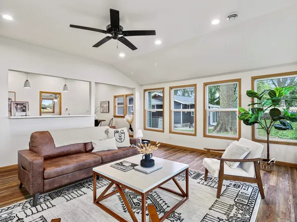 W9573 Stone Ledge Rd, Beaver Dam, WI 53916