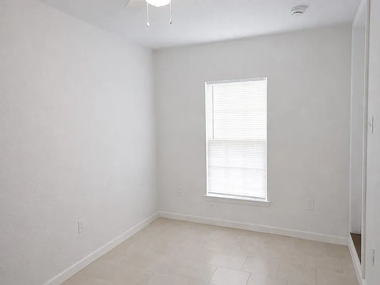 916 Parkway St — Photo 14