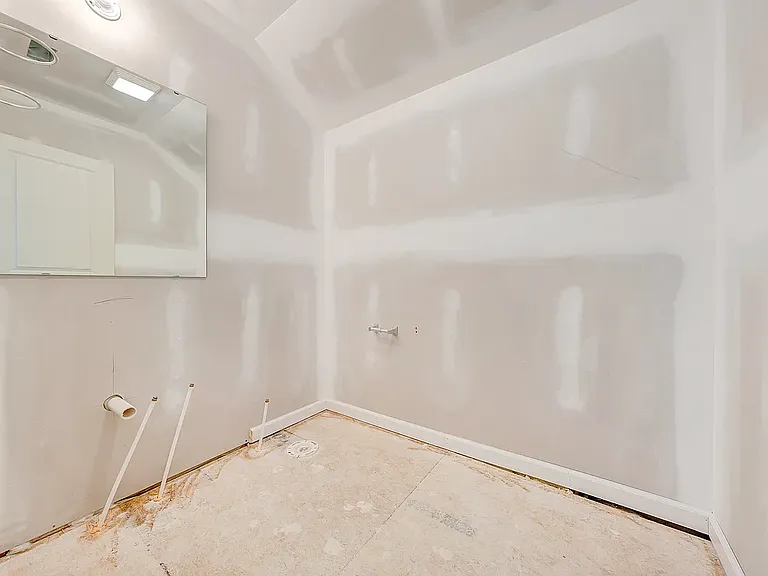 956 Carriage Pkwy — Photo 7