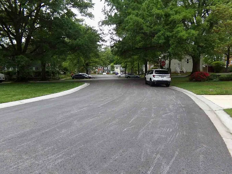 5435 The Bridle Path — Photo 4