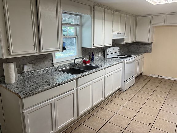 4th image of 1722 Monterey Rd