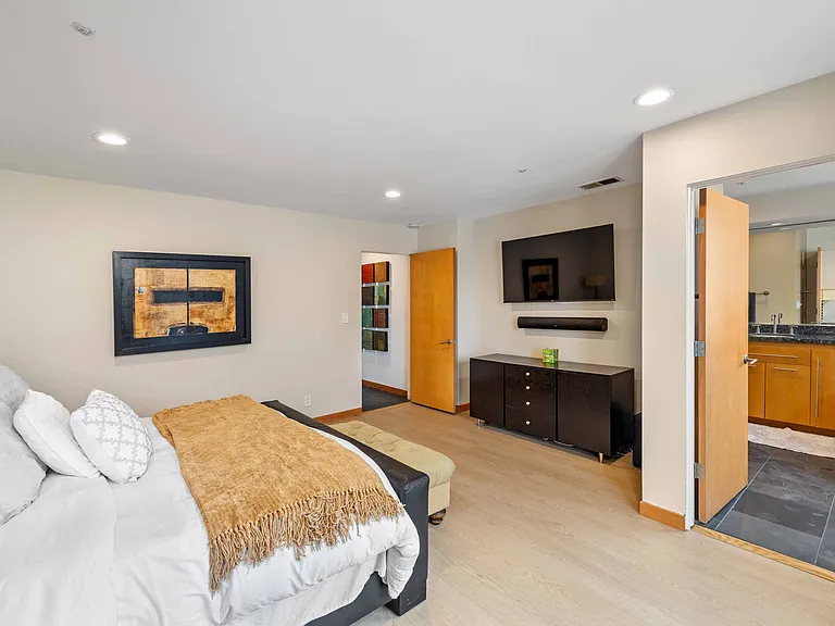 452 Marine Pl — Photo 21