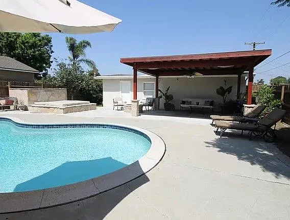 3 bed, 2.0 bath, 1245 sqft, $4,500 — Photo 2