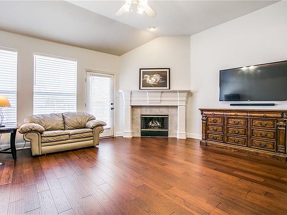 4th image of 3558 Lincoln Dr
