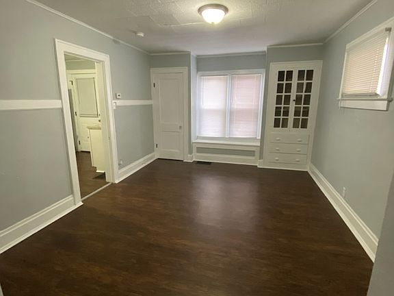 5th image of 690 Stanley Ave