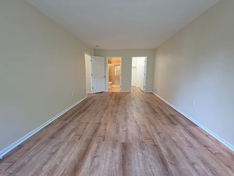 204 Barclay Ct — Photo 23