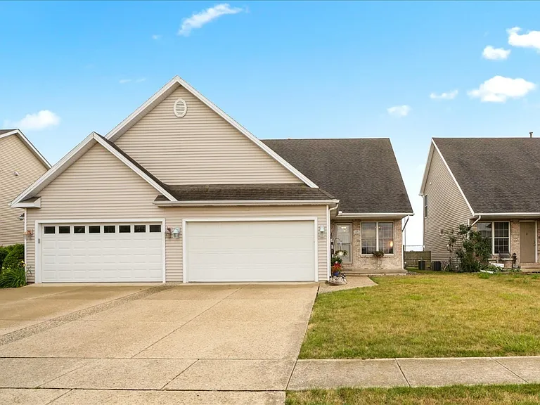 1831 Marina Dr — Photo 4