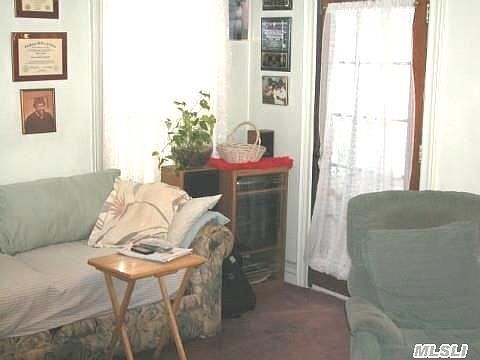 3rd image of 13211 Metropolitan Ave