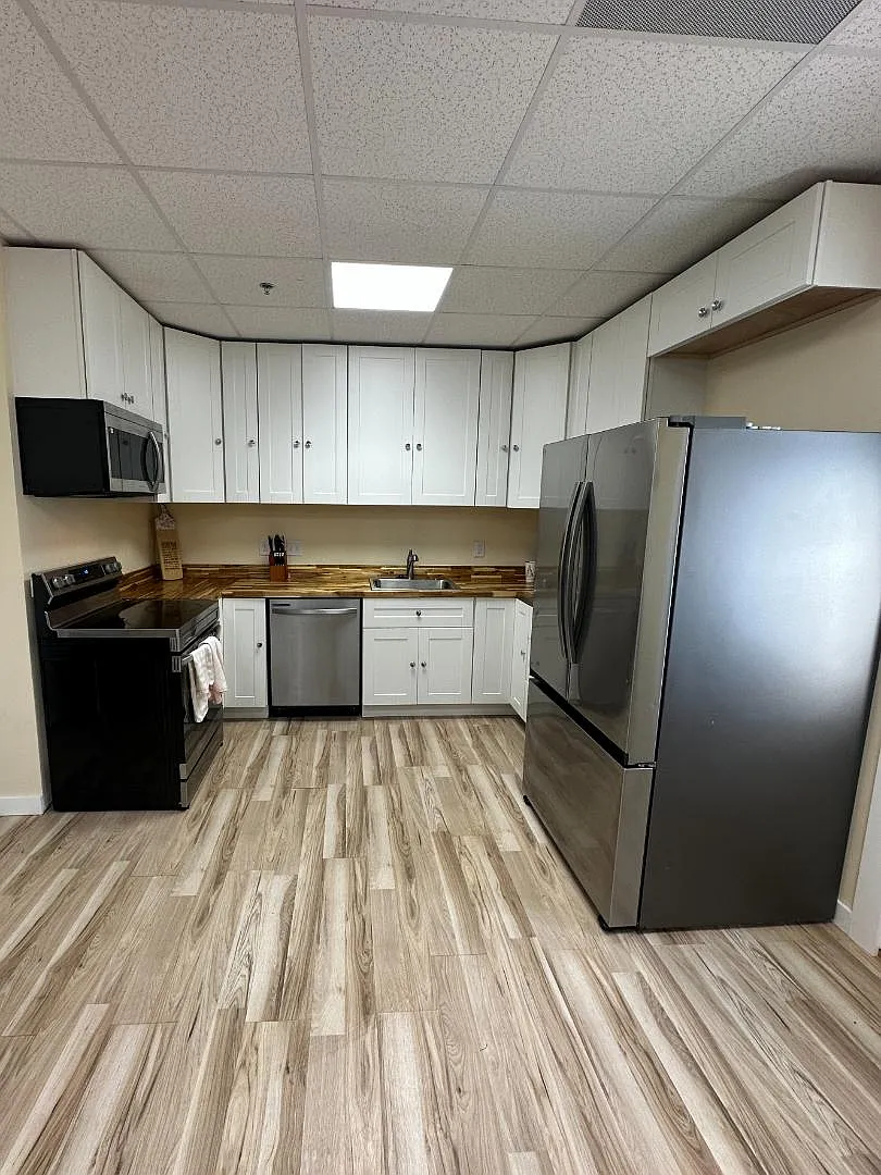 301 N Washington St - Room 4 — Photo 3