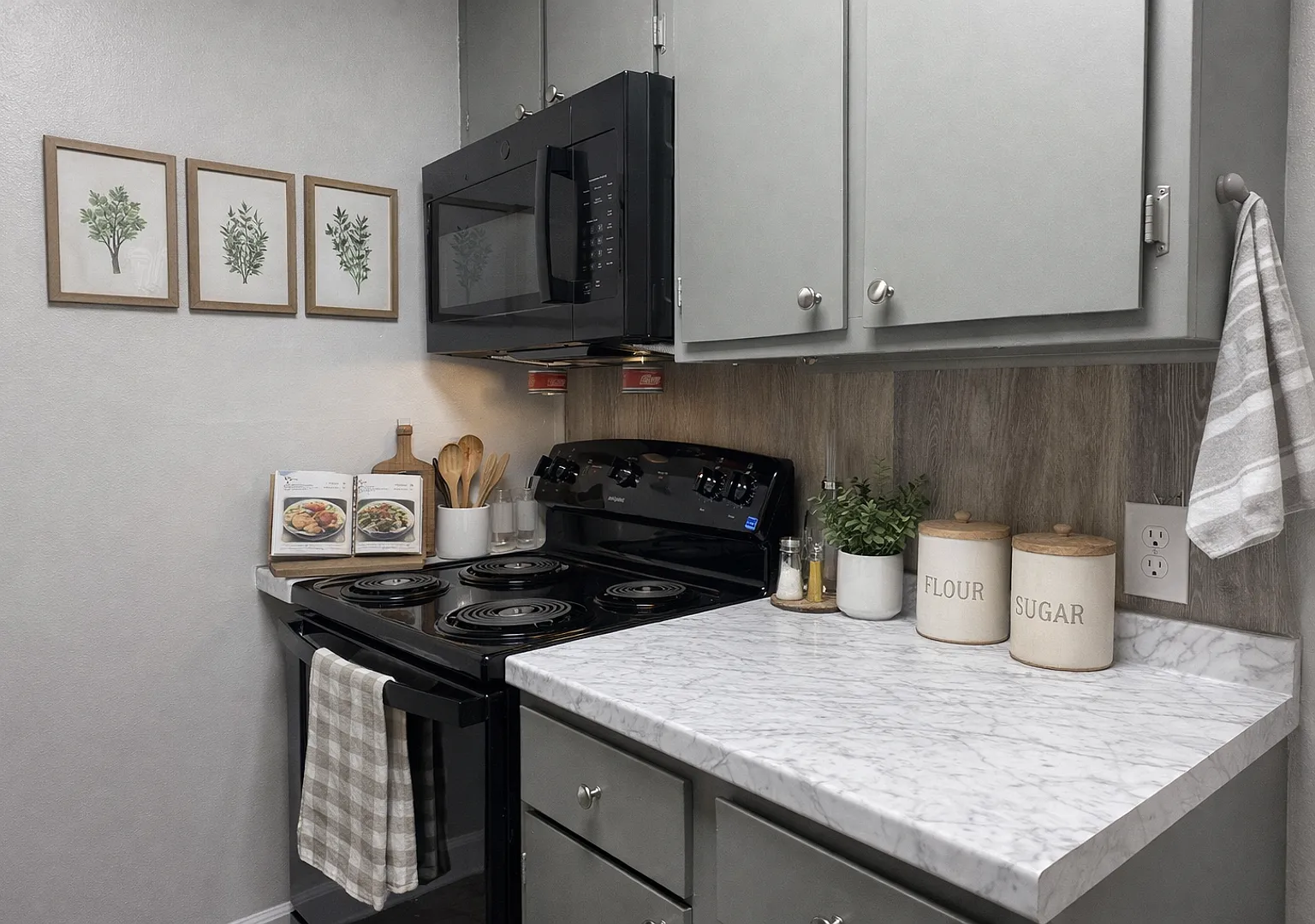 Wind Crest Apartments and Townhomes - Move in Specials Available! — Photo 4