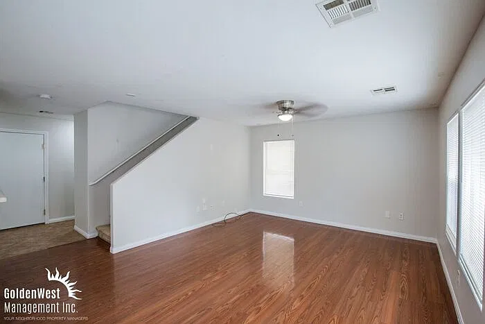 3 bed, 2.5 bath, 1751 sqft, $1,995 — Photo 2