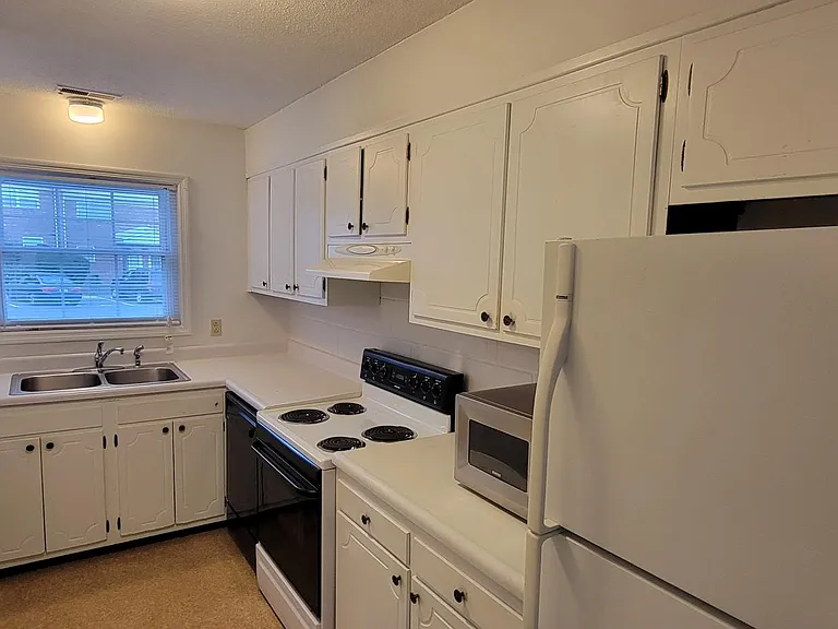 506 N Greensboro St #12 — Photo 2