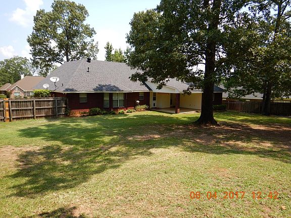 Backyard before fence was replaced.