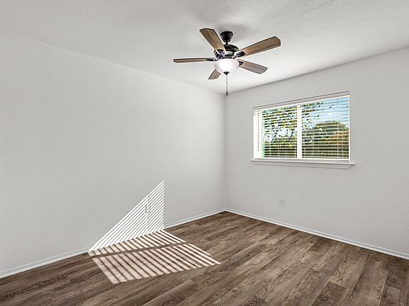 3rd image of 102 Caraway Dr