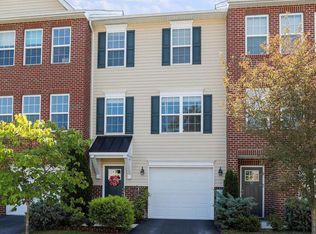 53 Savage Ct, Falling Waters, WV 25419