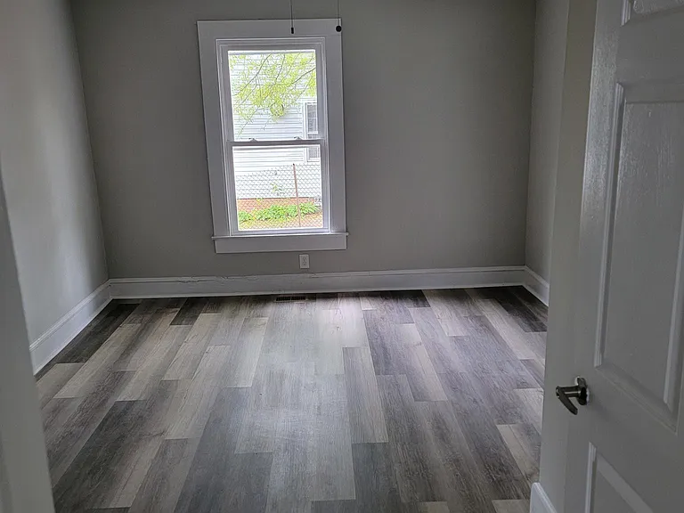 1124 Bennett St — Photo 10