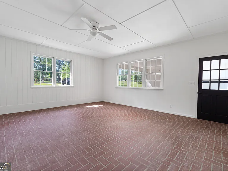223 Brookwood Dr — Photo 40