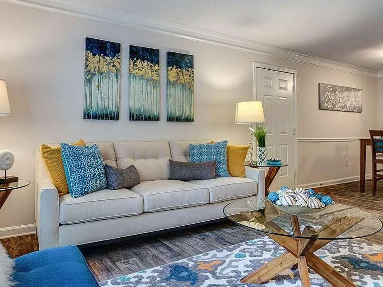 Deep River Pointe Apartments — Photo 3