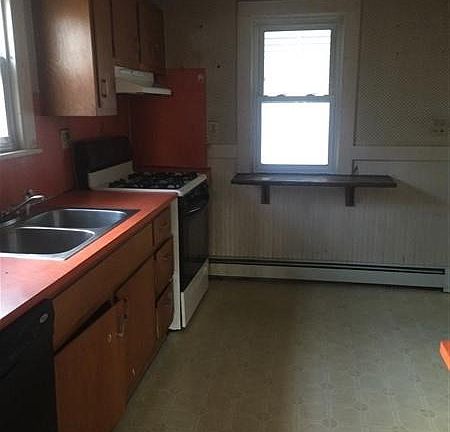 4th image of 118 Elm St