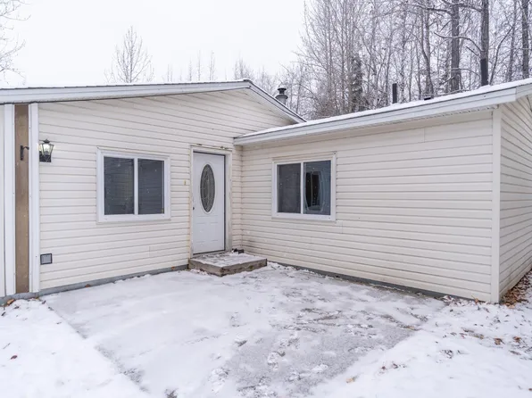 2422 Bradway Rd, North Pole, AK 99705