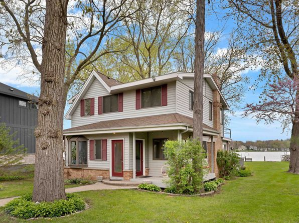 712 Regner Rd, McHenry, IL 60051