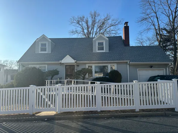 40 Carnegie Ave Floor 2, Elmont, NY 11003