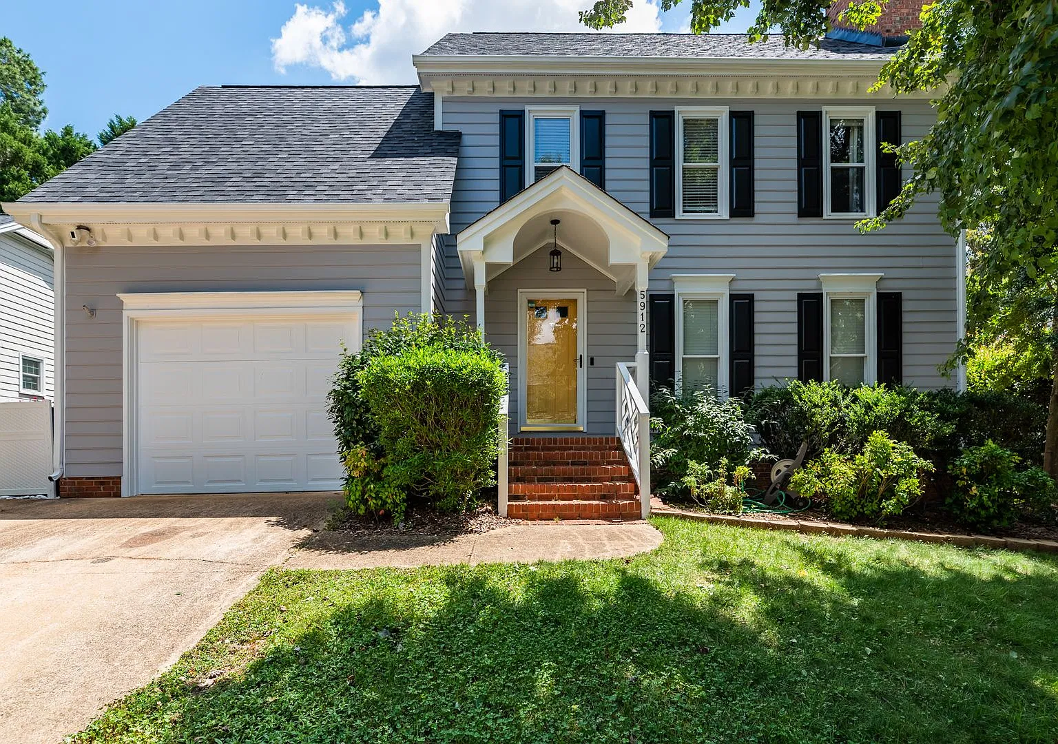 Beautiful 4-bedroom home near Crabtree! — Photo 1