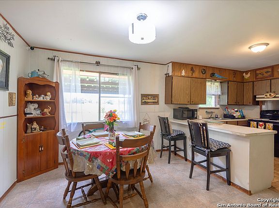 4th image of 1104 E Warhorse Dr