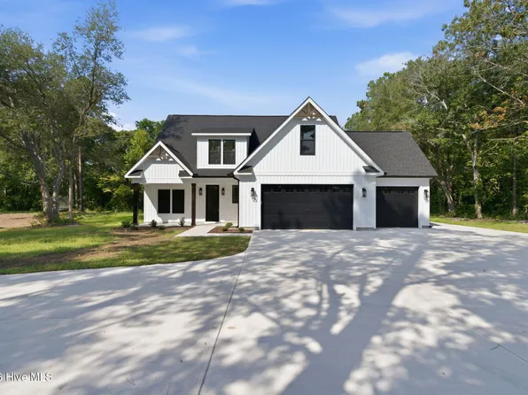 2395 Sunset Harbor Road SE, Bolivia, NC 28422