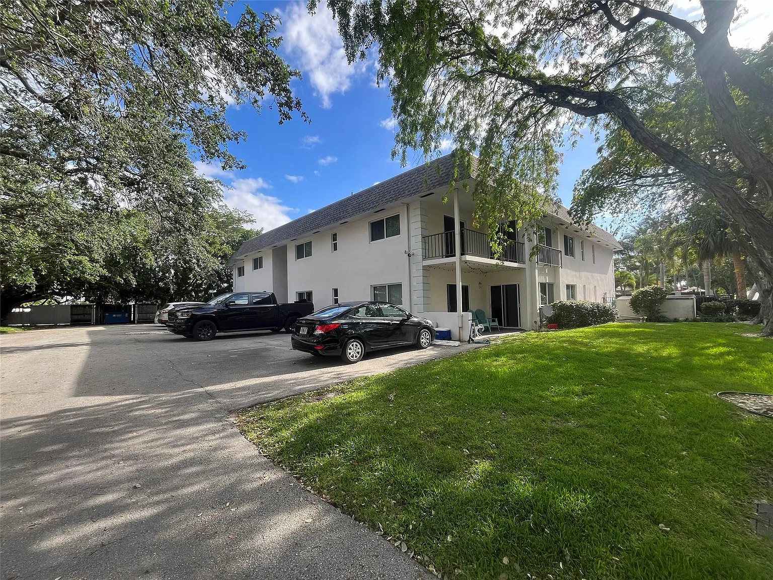 2 bed, 2.0 bath, 7583 sqft, $2,495 — Photo 2