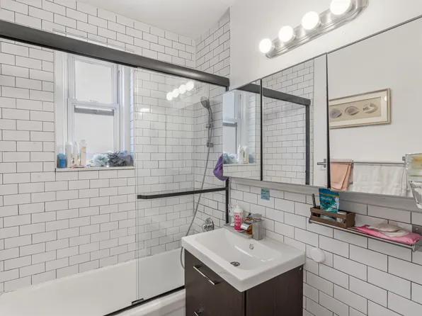 45 Kew Garden Road image 7 of 18