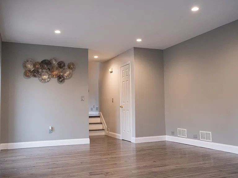55 Clarken Dr — Photo 6