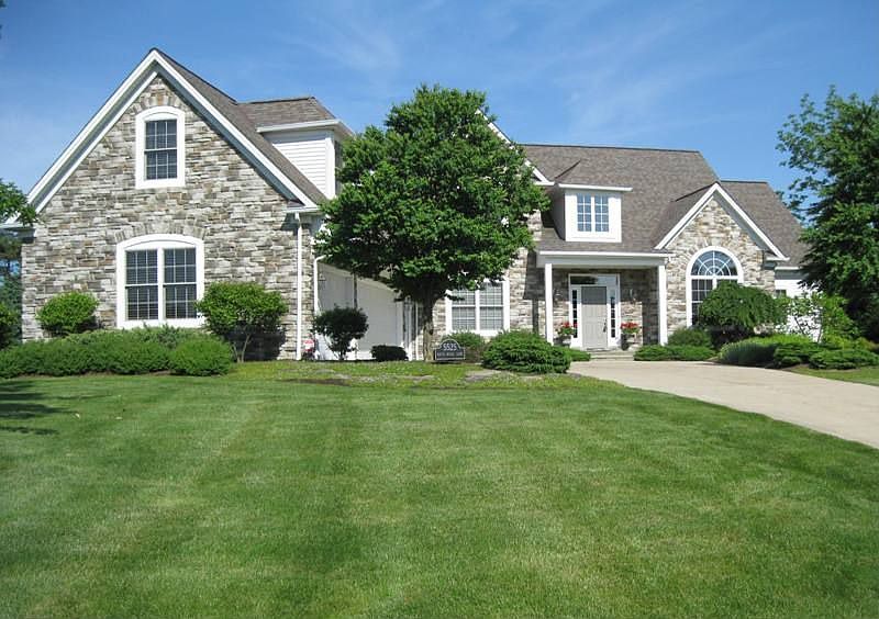 1st image of 5525 N Woods Ln