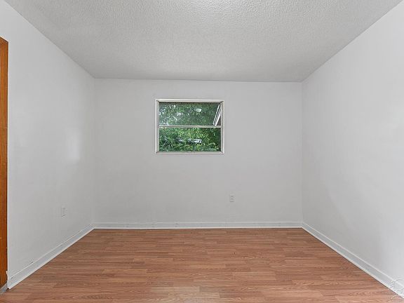 5th image of 6147 Hilltop Dr