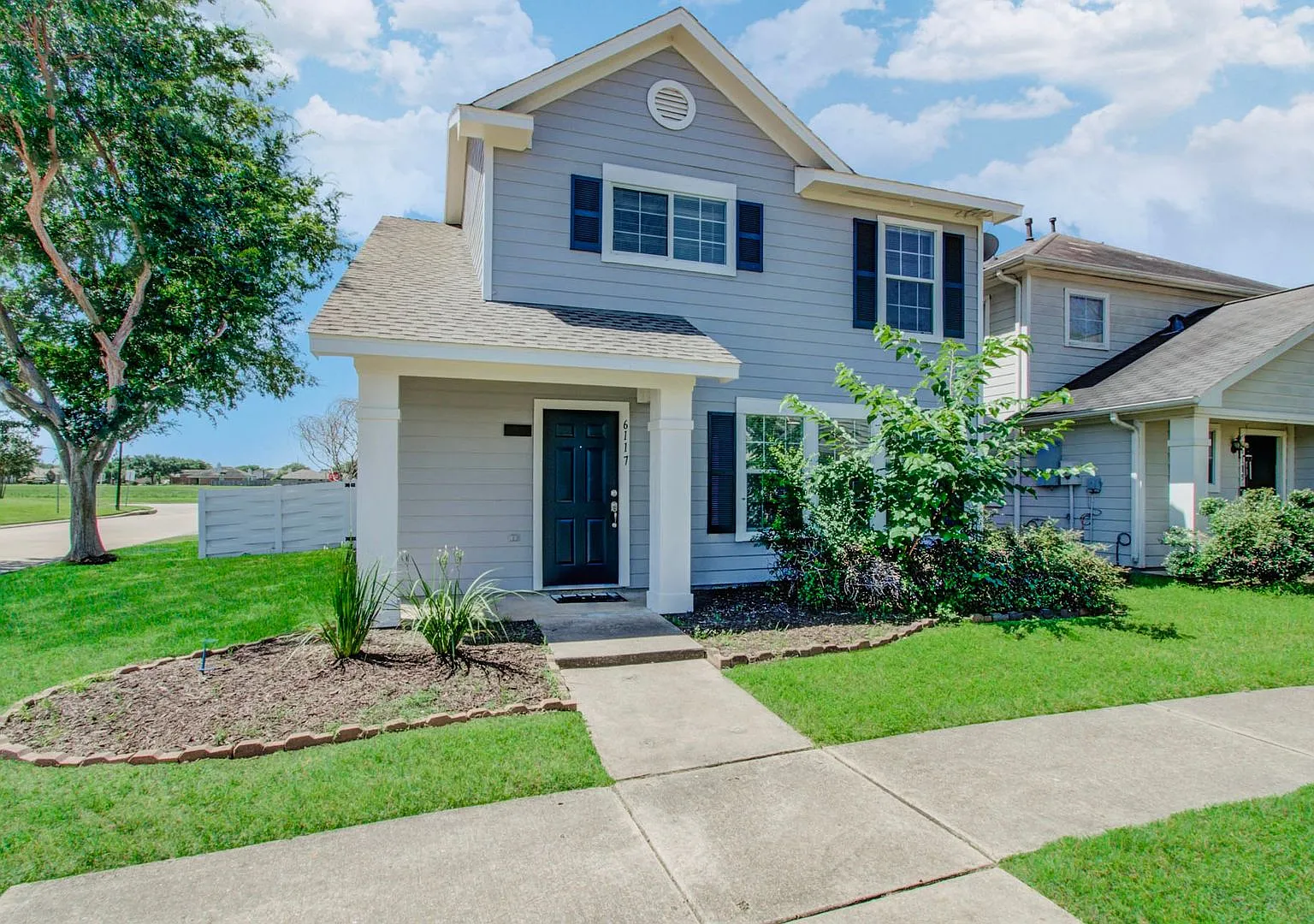 Beautifully 3-Bedroom Home with Modern Updates & Washer/Dryer Included — Photo 2