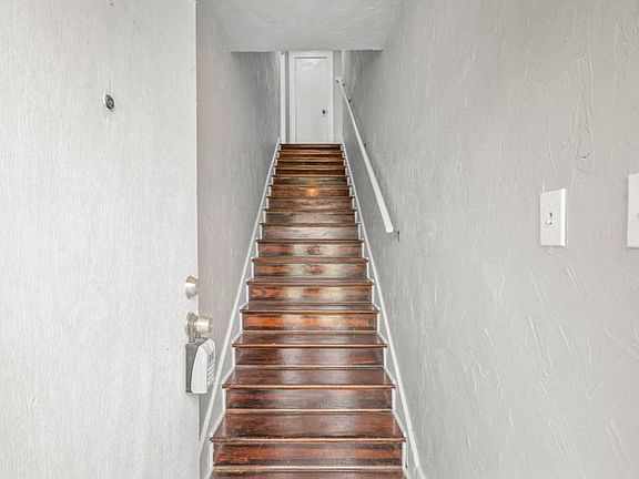 3rd image of 1123 NW 30th St #1/2
