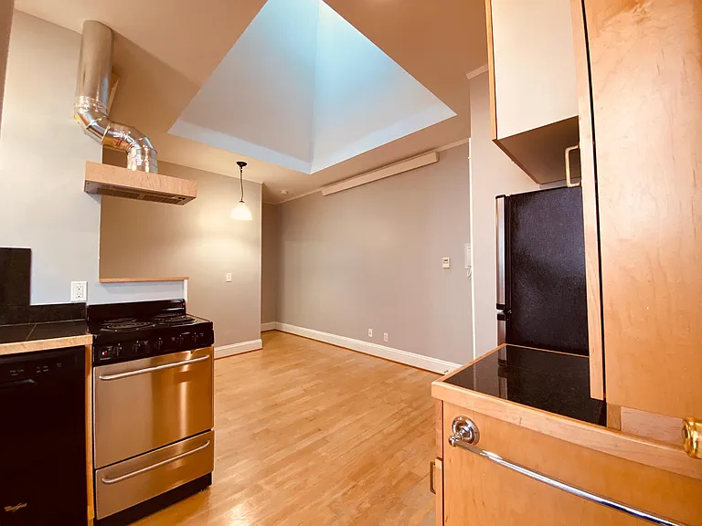 2354 NW Glisan St #7 — Photo 12
