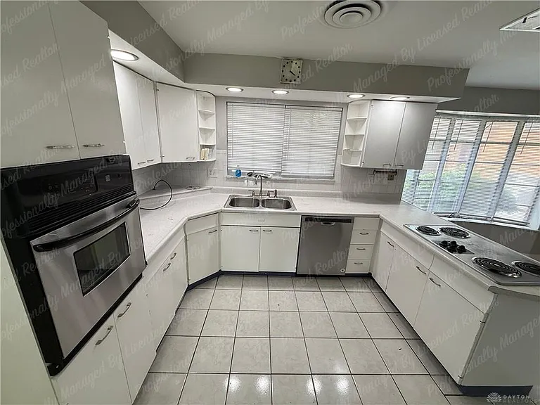 3776 Dorset Dr — Photo 17