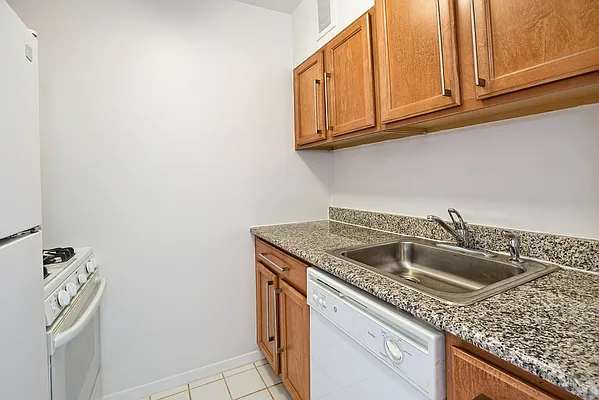 Sold by SERHANT. | media 3