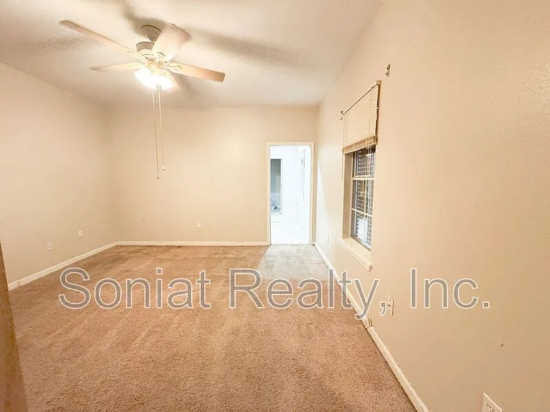 2 bed, 1.0 bath, 1120 sqft, $1,300 — Photo 3