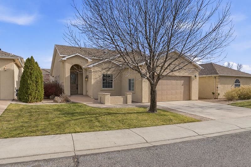 1st image of 1825 Venetian Dr