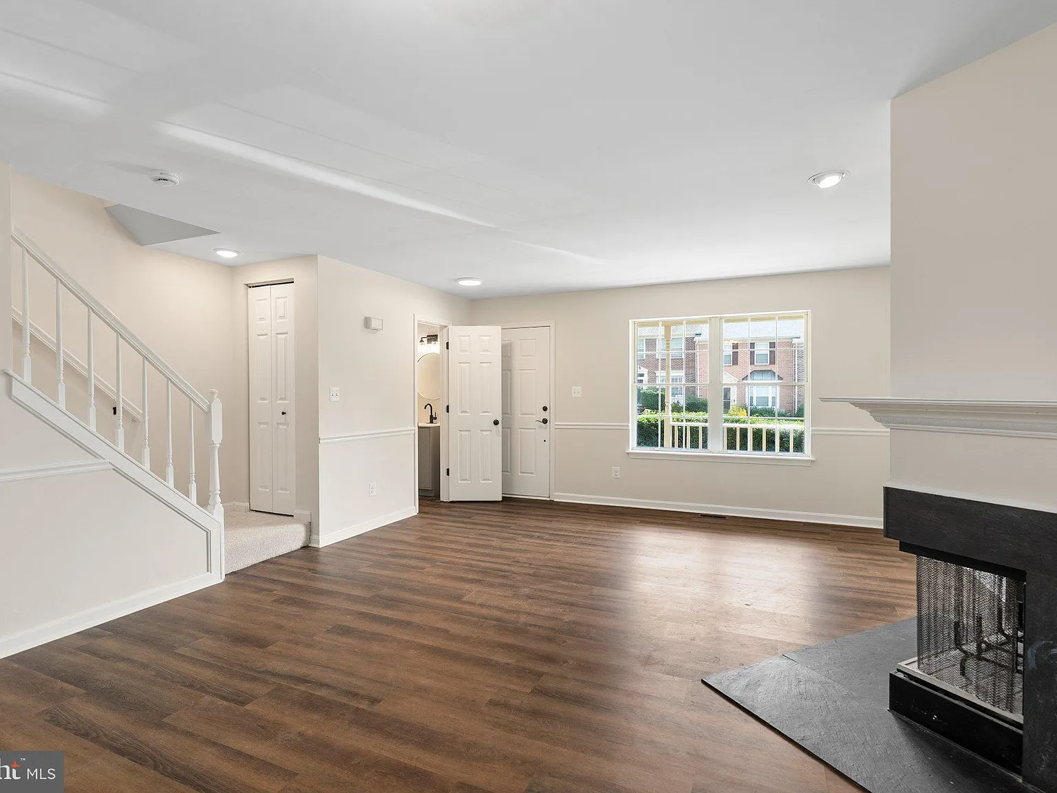 3 bed, 2.5 bath, 2300 sqft, $2,900 — Photo 4