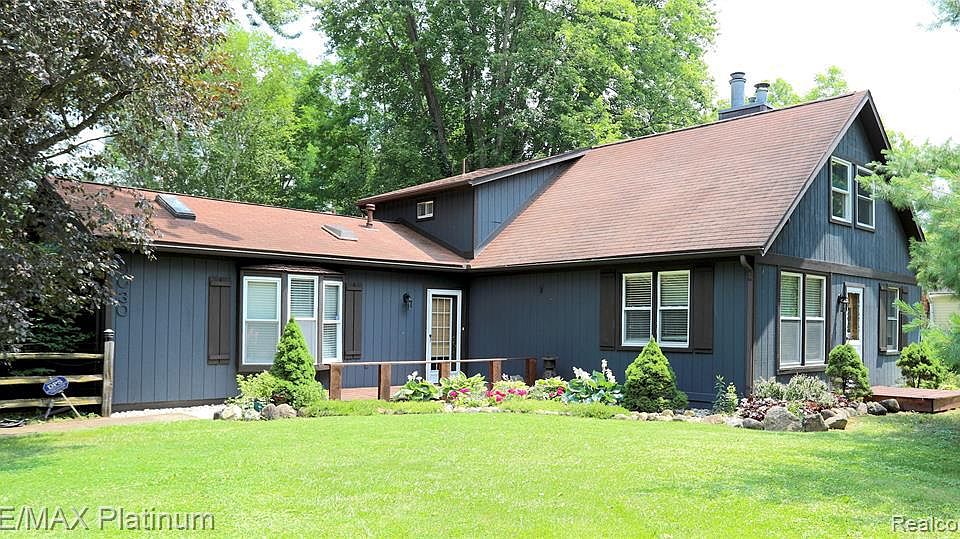 1st image of 9030 Walnut Dr