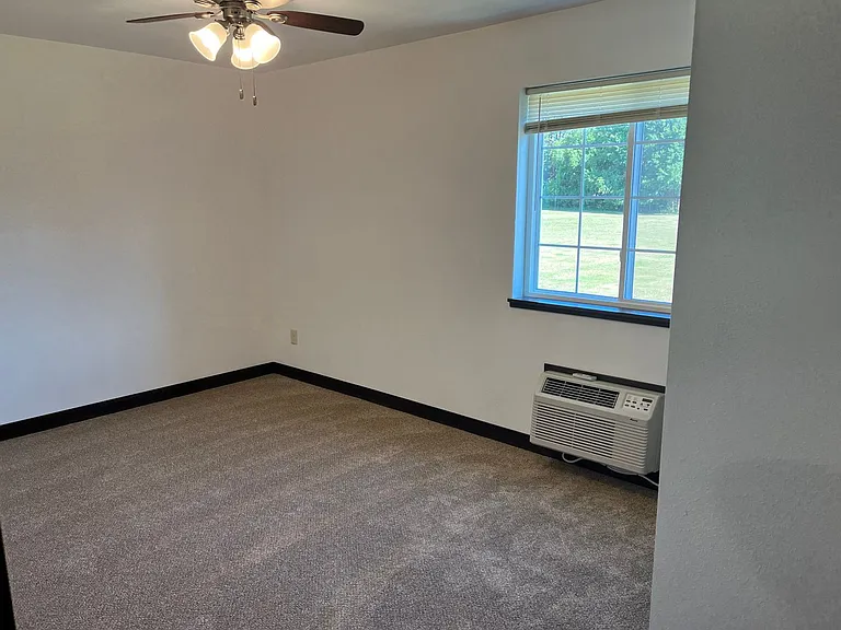 1009 University Ave — Photo 15