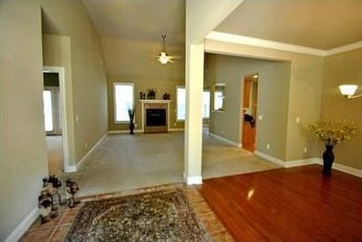 4th image of 21 Merritt Cir