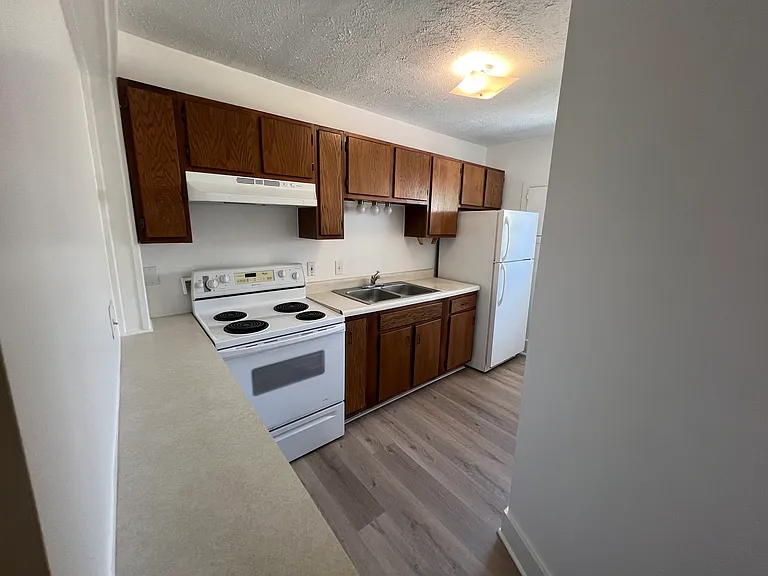2411 Lynn St — Photo 12