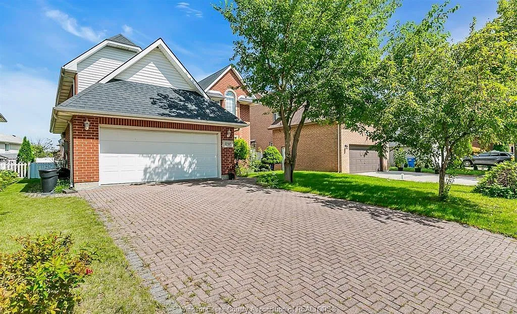 4 bed, 3.5 bath, $3,000 — Photo 2