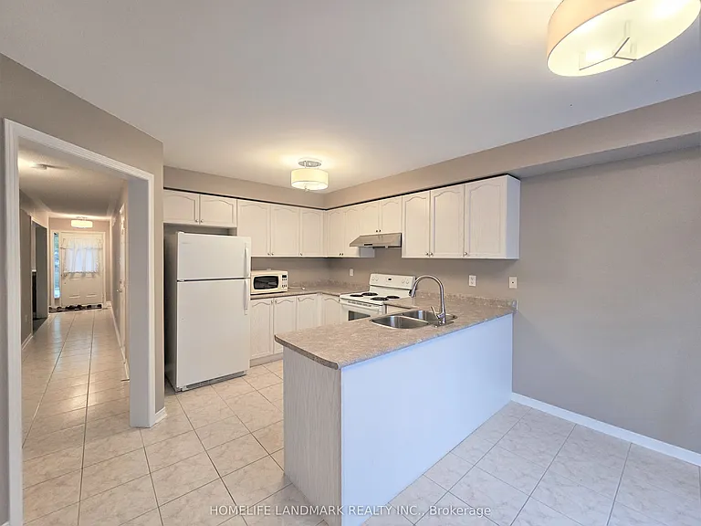 188 Wainscot Ave — Photo 8
