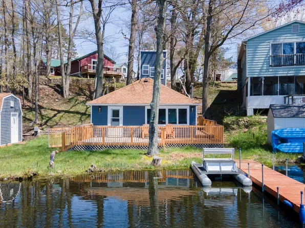 301 N Coolidge Dr, Six Lakes, MI 48886
