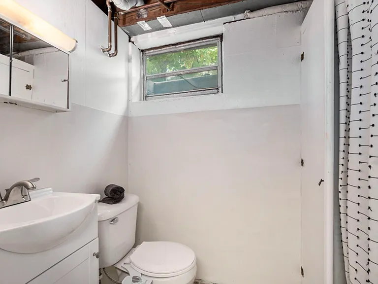 191 E Division St — Photo 15